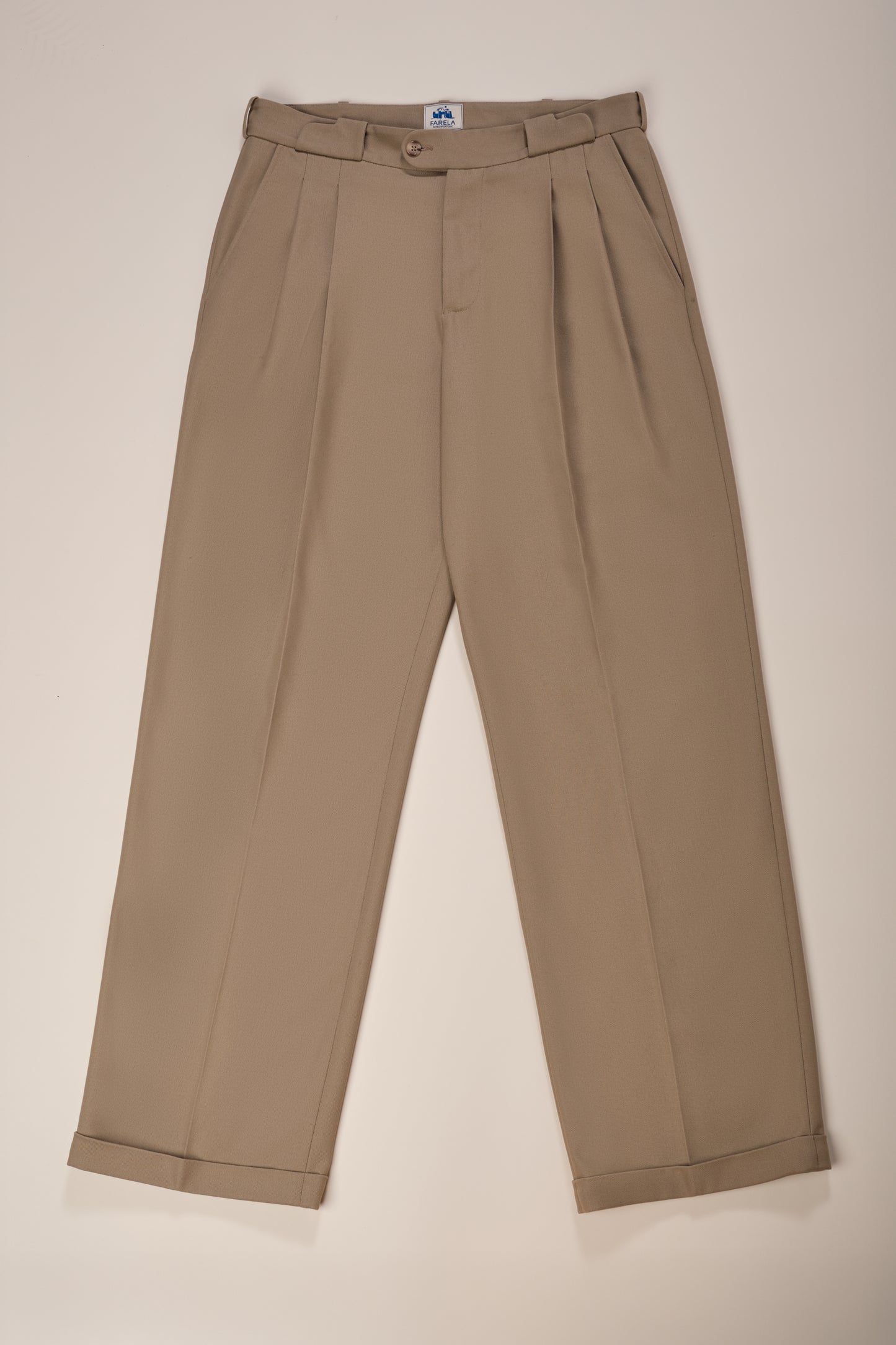 
                  
                    Le pantalon Revolver Beige
                  
                