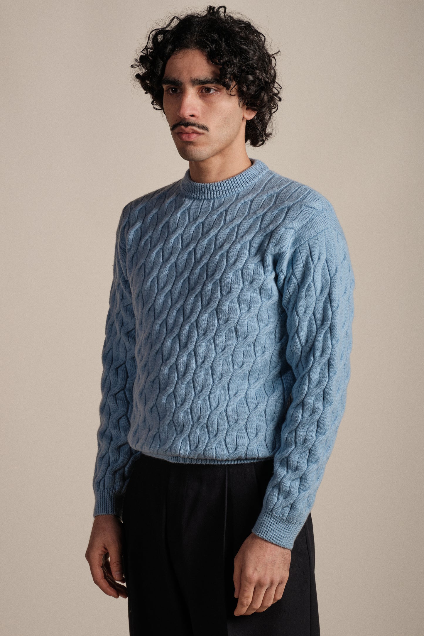 
                  
                    Le pull Fida Bleu ciel
                  
                