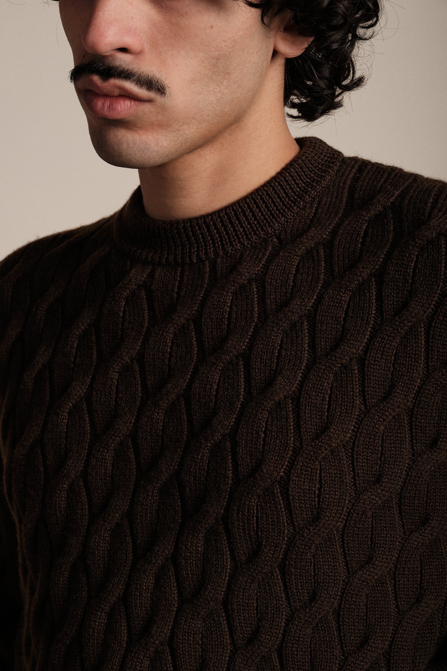 
                  
                    Le pull Fida Marron
                  
                